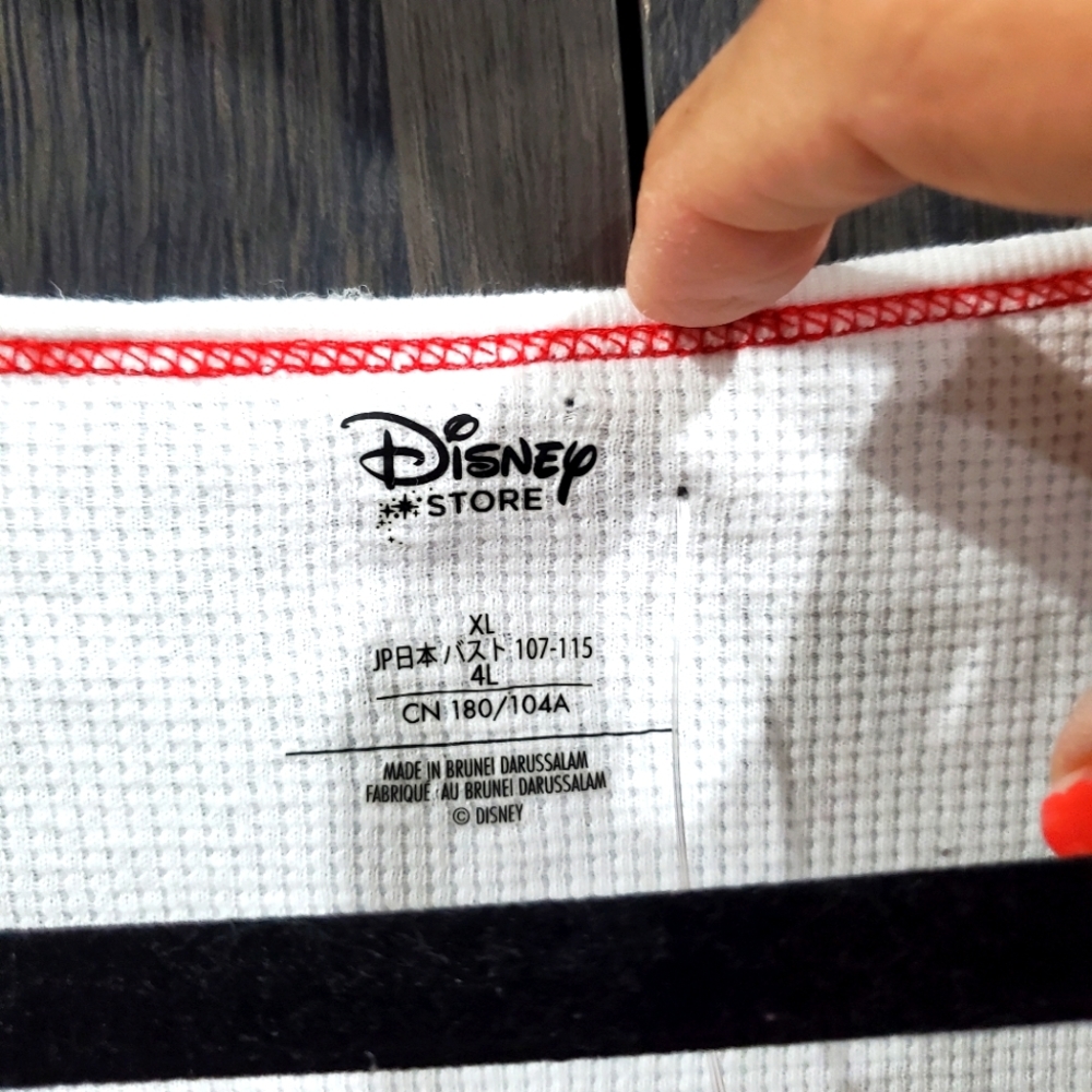 NWOT Disney Snow White ๐ thin Thermal Shirt Long Sleeve "Fairest of them - Picture 3 of 5